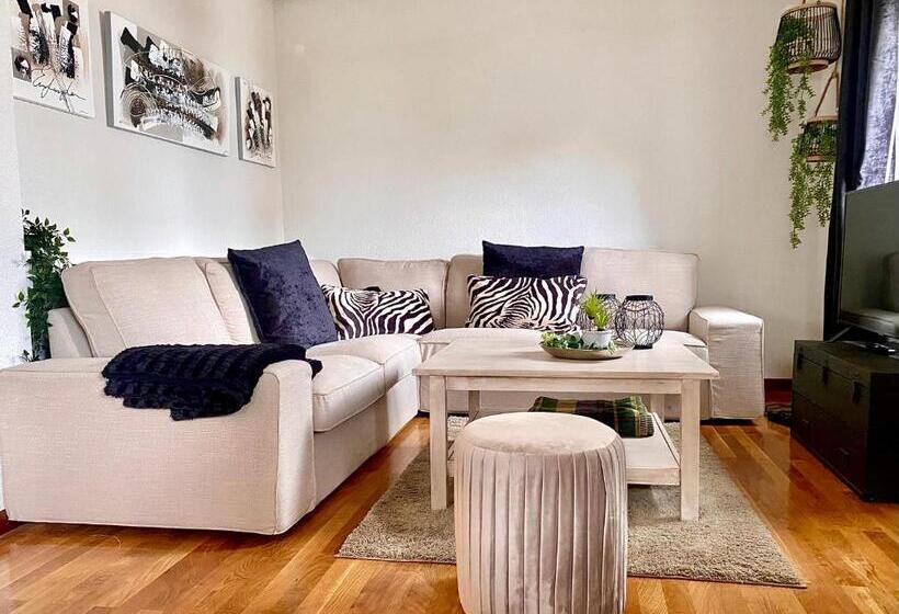 Housing León Casa Con Jardín