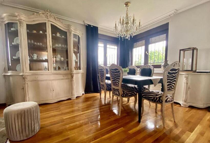 Housing León Casa Con Jardín