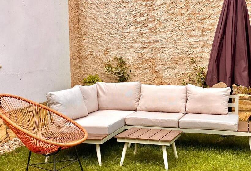 Housing León Casa Con Jardín