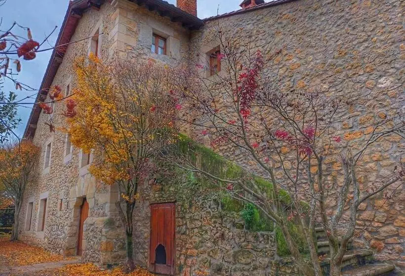 Apartamentos Palacion De Santillana