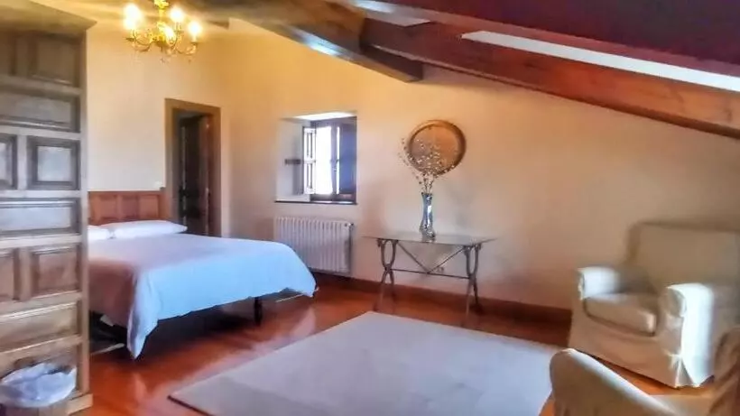 Apartamentos Palacion De Santillana