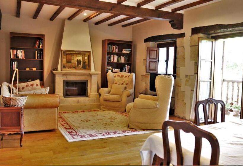 Apartamentos Palacion De Santillana