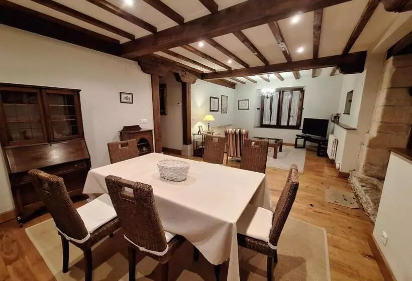 Apartamentos Palacion De Santillana