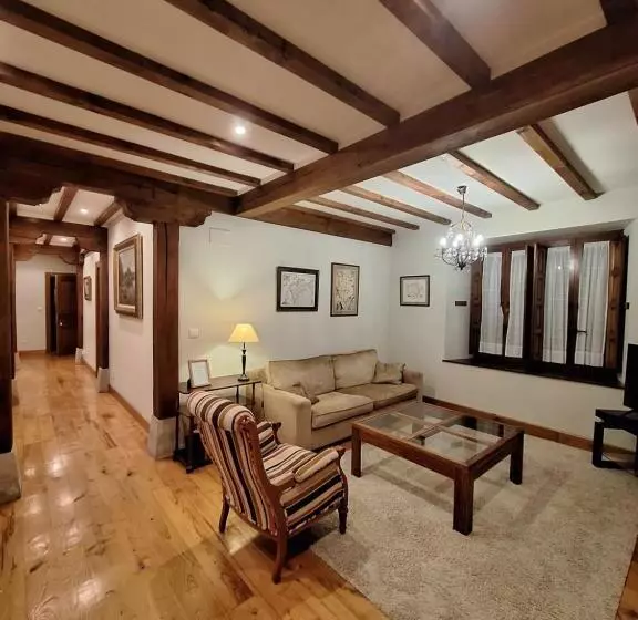 Apartamentos Palacion De Santillana