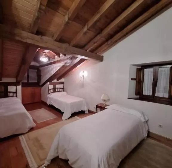 Apartamentos Palacion De Santillana