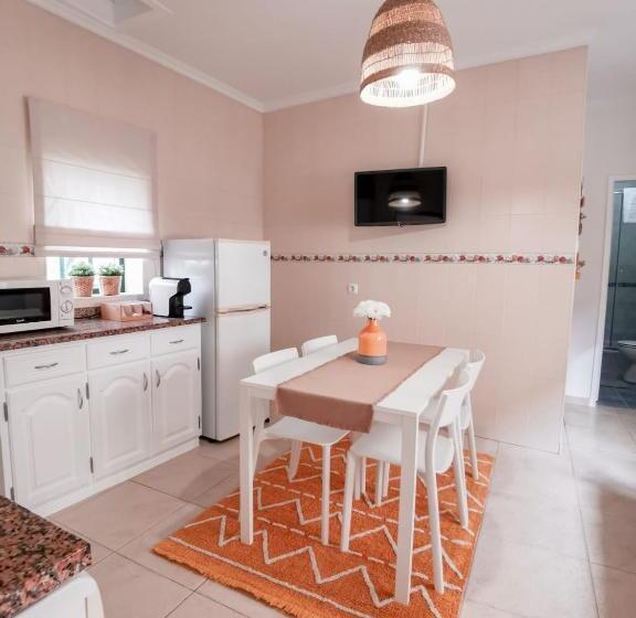 Cantinho Da Praia Apartments