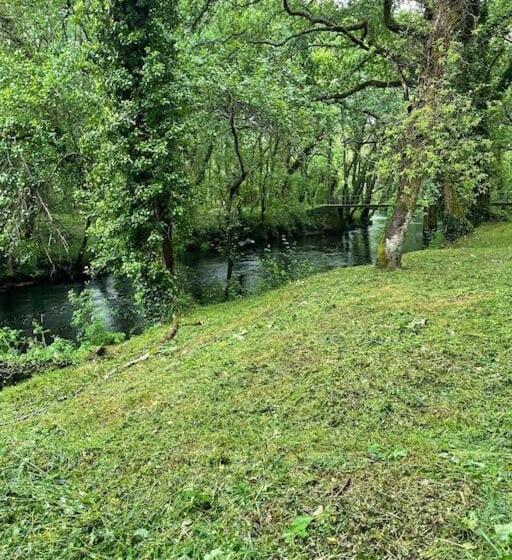 Preciosa Casa Con Piscina Y Bosque Privados En Sigüeiro, Santiago De Compostela