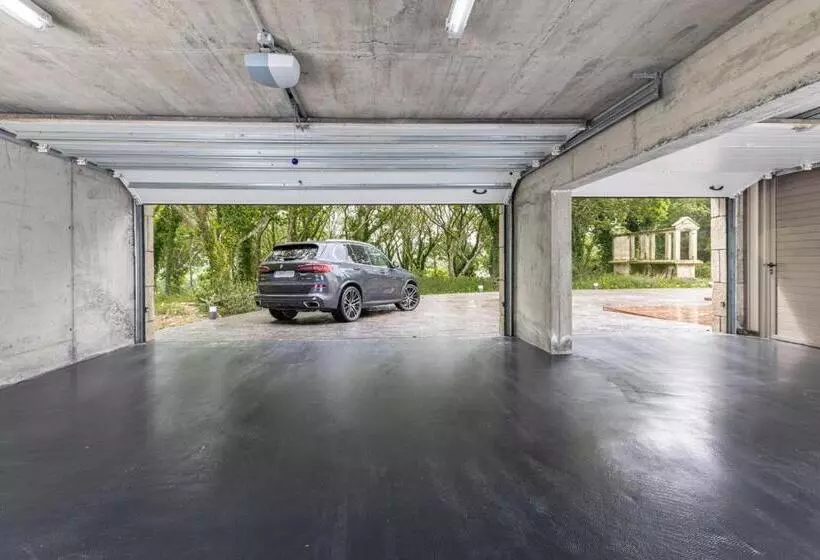 Preciosa Casa Con Piscina Y Bosque Privados En Sigüeiro, Santiago De Compostela