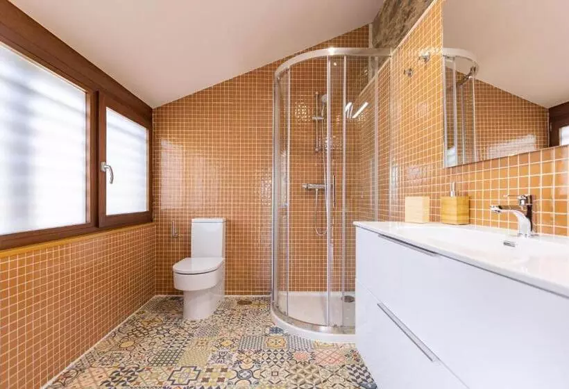 Preciosa Casa Con Piscina Y Bosque Privados En Sigüeiro, Santiago De Compostela