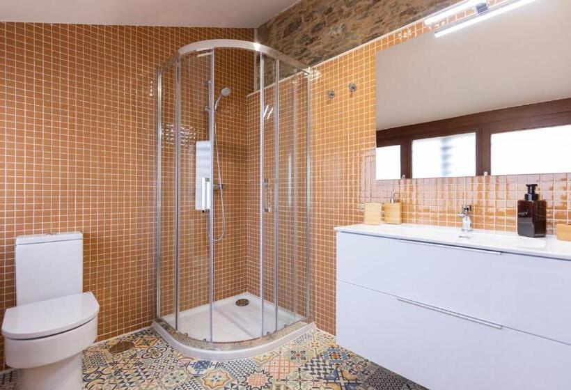 Preciosa Casa Con Piscina Y Bosque Privados En Sigüeiro, Santiago De Compostela