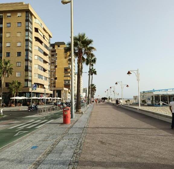 Piso Calidad Precio Junto A La Playa De La Victoria