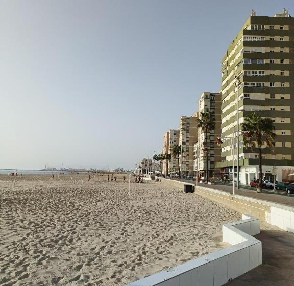 Piso Calidad Precio Junto A La Playa De La Victoria