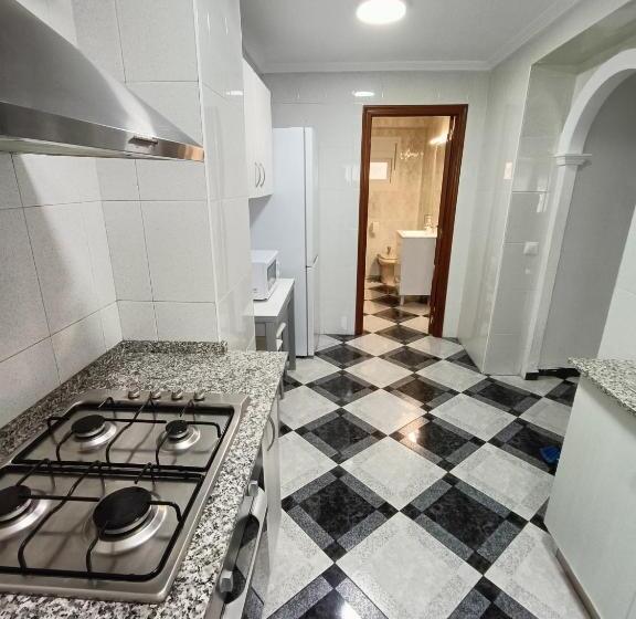 Piso Calidad Precio Junto A La Playa De La Victoria