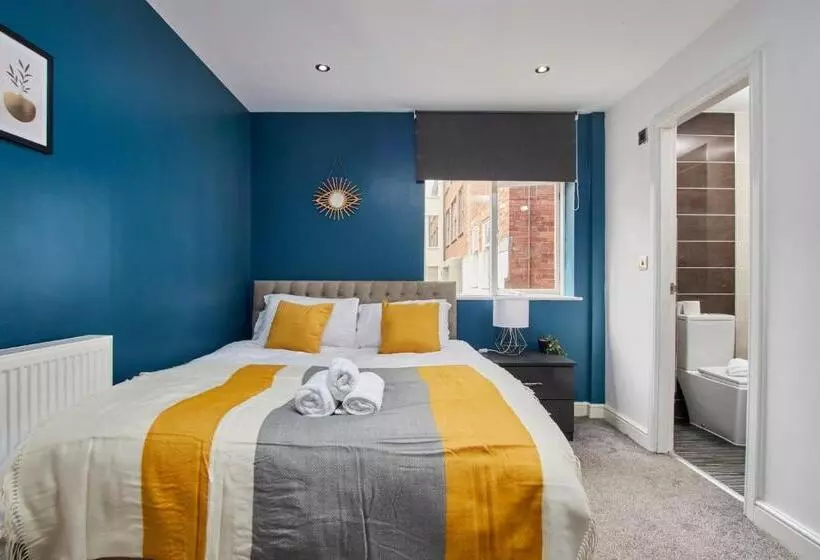Spacious City Centre 3 Bedroom, 3 Bathroom