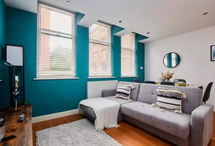 Spacious City Centre 3 Bedroom, 3 Bathroom