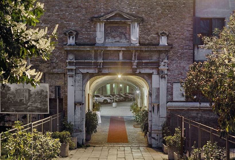 Hôtel Porta Altinia Suites