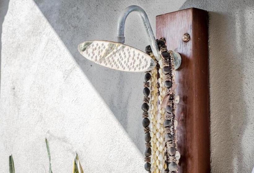 Pet Friendly House Opposite Bokarina Beach