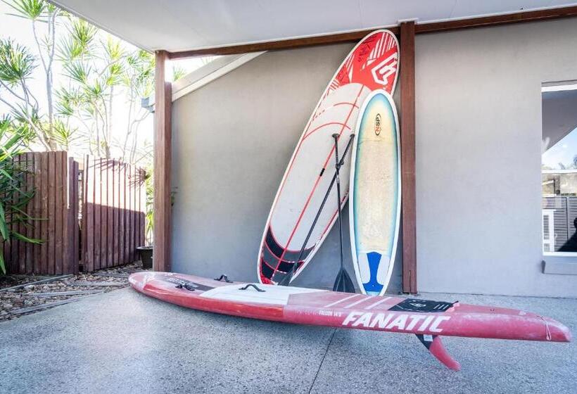 Pet Friendly House Opposite Bokarina Beach