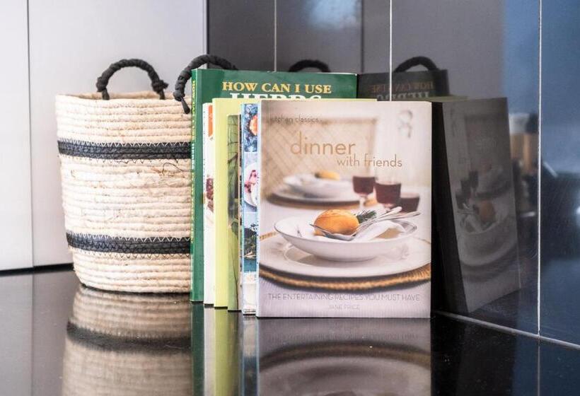 Pet Friendly House Opposite Bokarina Beach