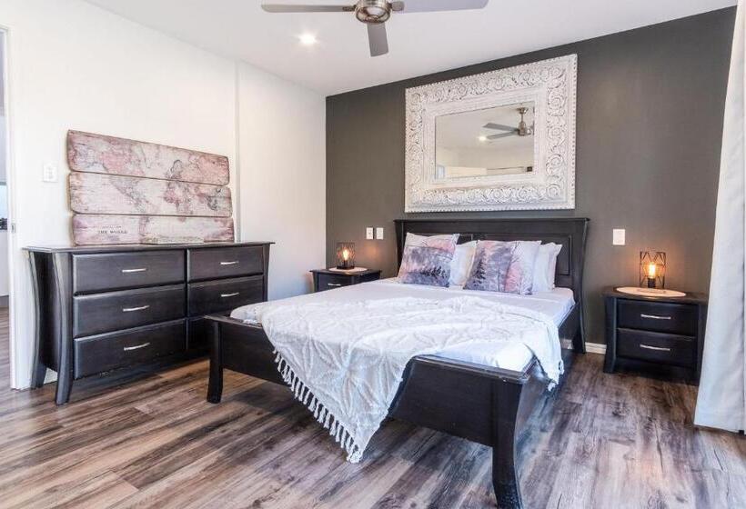 Pet Friendly House Opposite Bokarina Beach