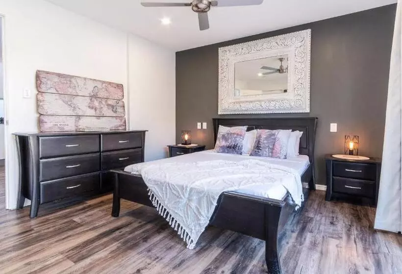 Pet Friendly House Opposite Bokarina Beach