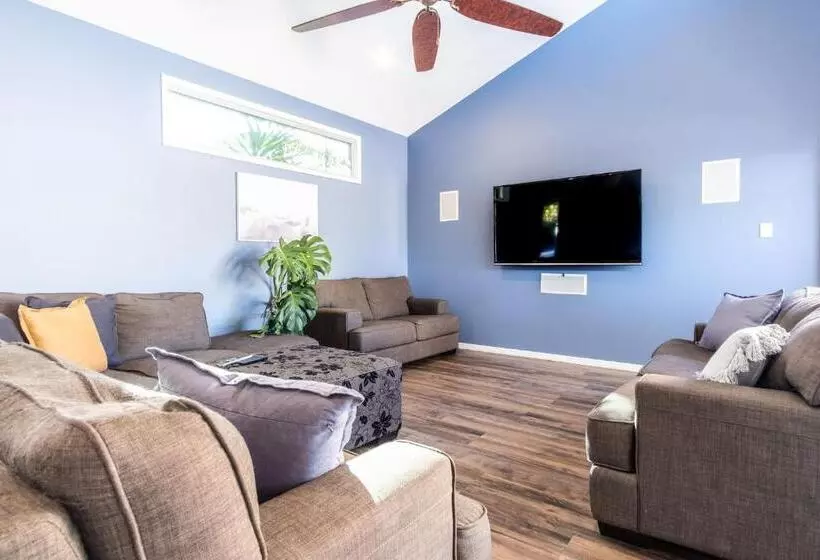 Pet Friendly House Opposite Bokarina Beach