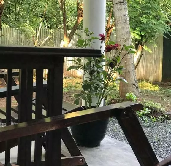 پانسیون Falcons Nest
