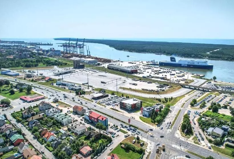 Sea View Apartment On 19th Floor