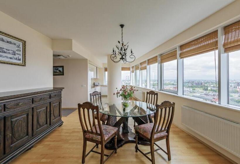 Sea View Apartment On 19th Floor