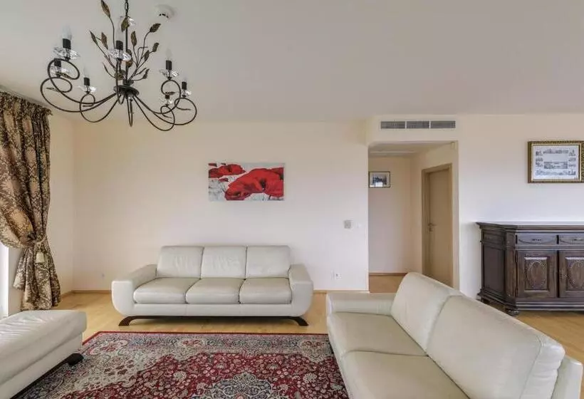 Sea View Apartment On 19th Floor