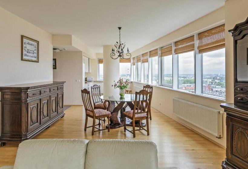 Sea View Apartment On 19th Floor