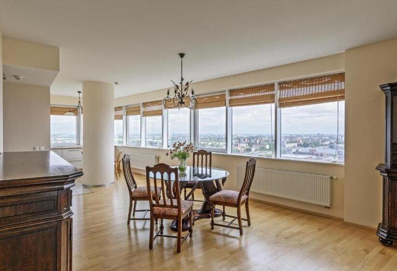 Sea View Apartment On 19th Floor