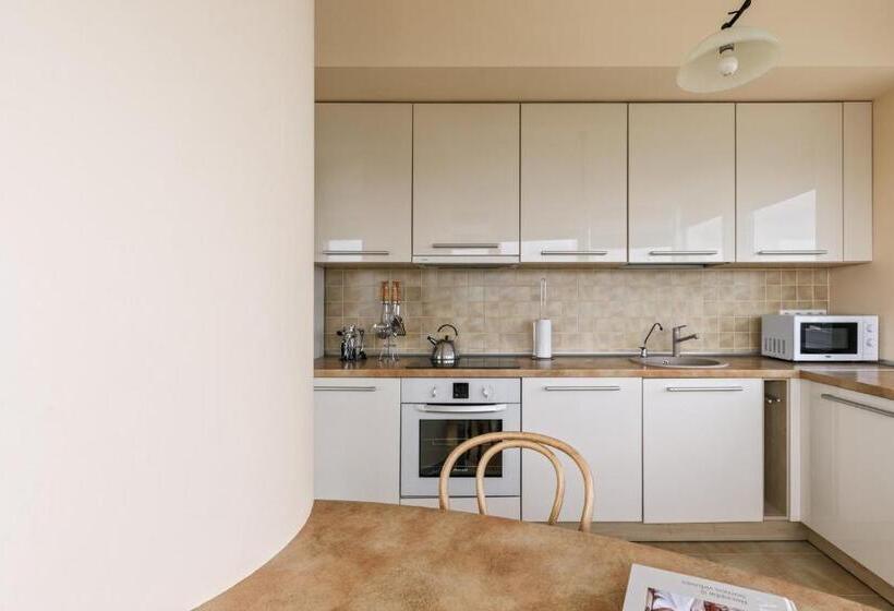 Sea View Apartment On 19th Floor