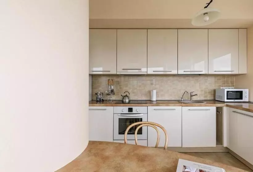 Sea View Apartment On 19th Floor