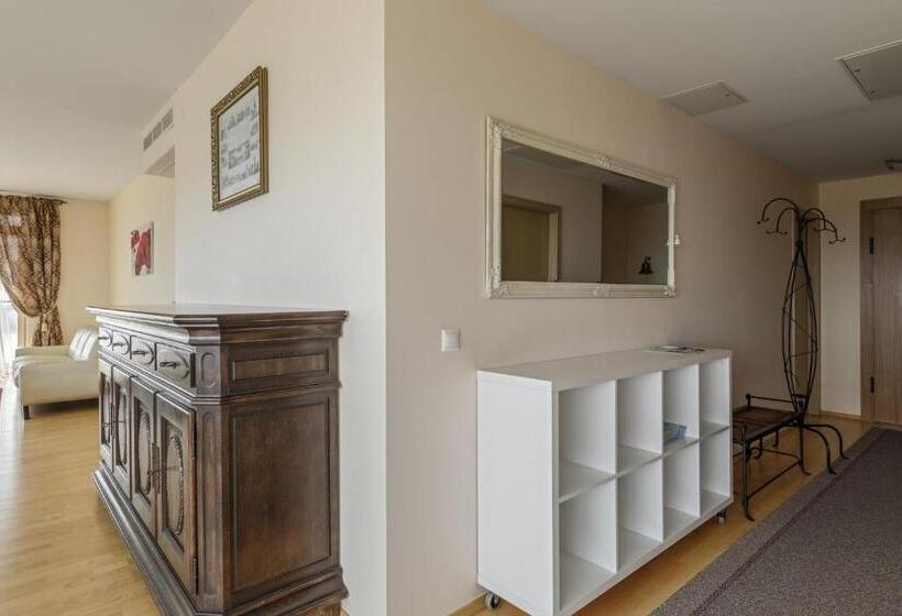 Sea View Apartment On 19th Floor