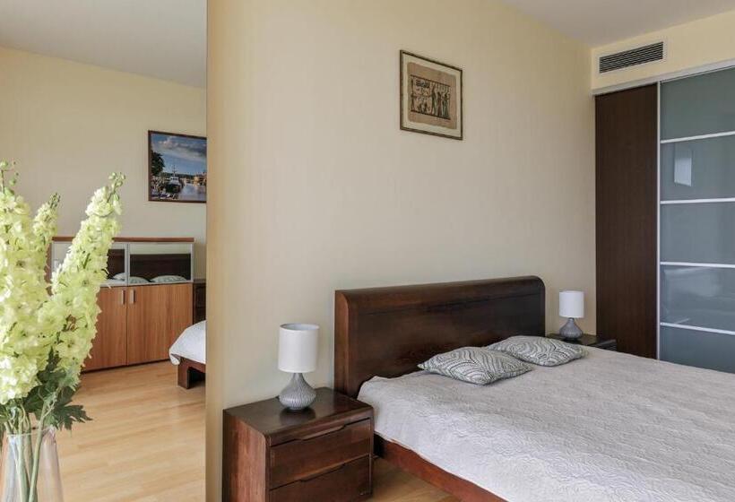 Sea View Apartment On 19th Floor