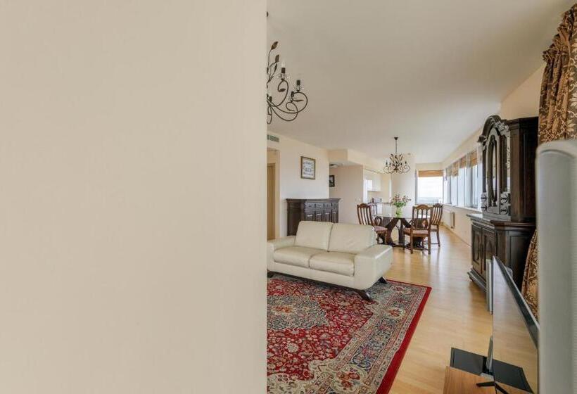 Sea View Apartment On 19th Floor