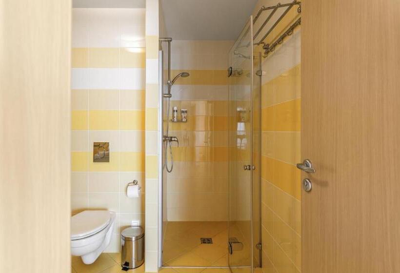 Sea View Apartment On 19th Floor