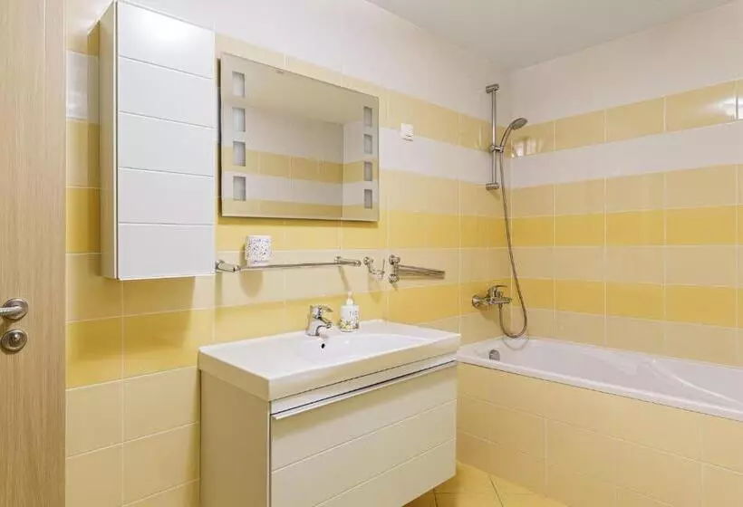 Sea View Apartment On 19th Floor