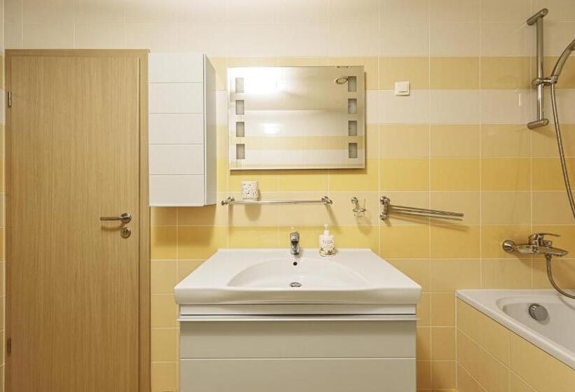 Sea View Apartment On 19th Floor