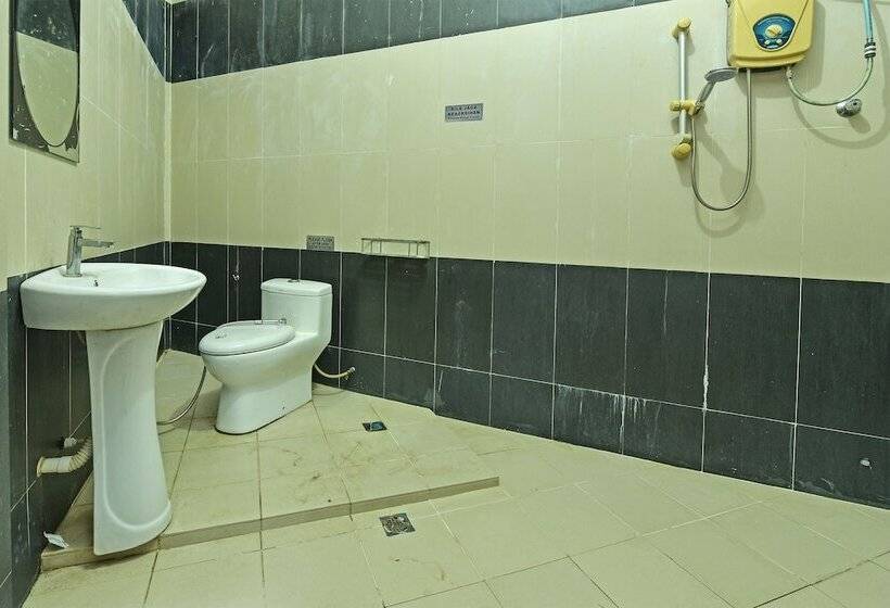 Hotel Oyo 90441 Cz Traveler S