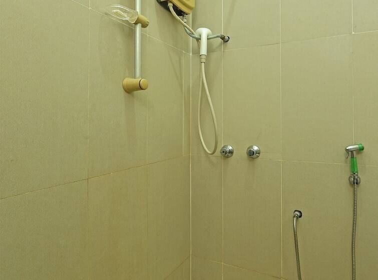 Hotel Oyo 90441 Cz Traveler S