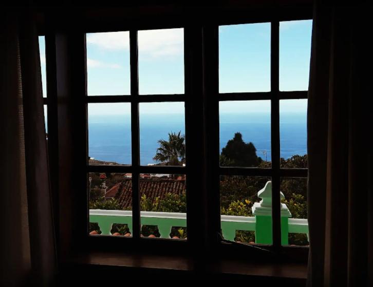 Sea And Mountain View Apartment