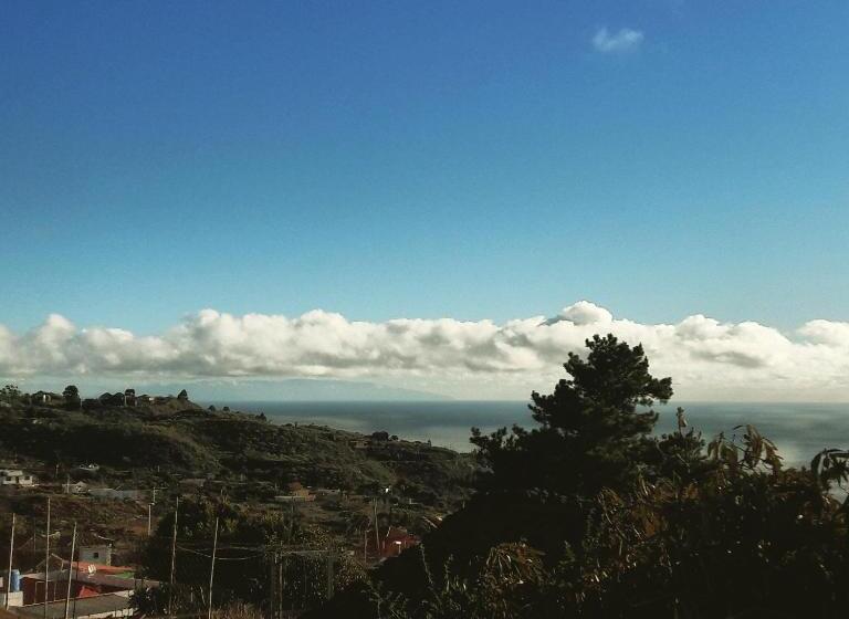 Sea And Mountain View Apartment