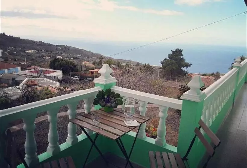 Sea And Mountain View Apartment