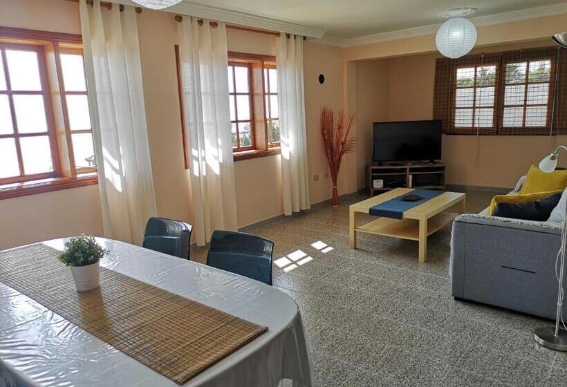 Sea And Mountain View Apartment