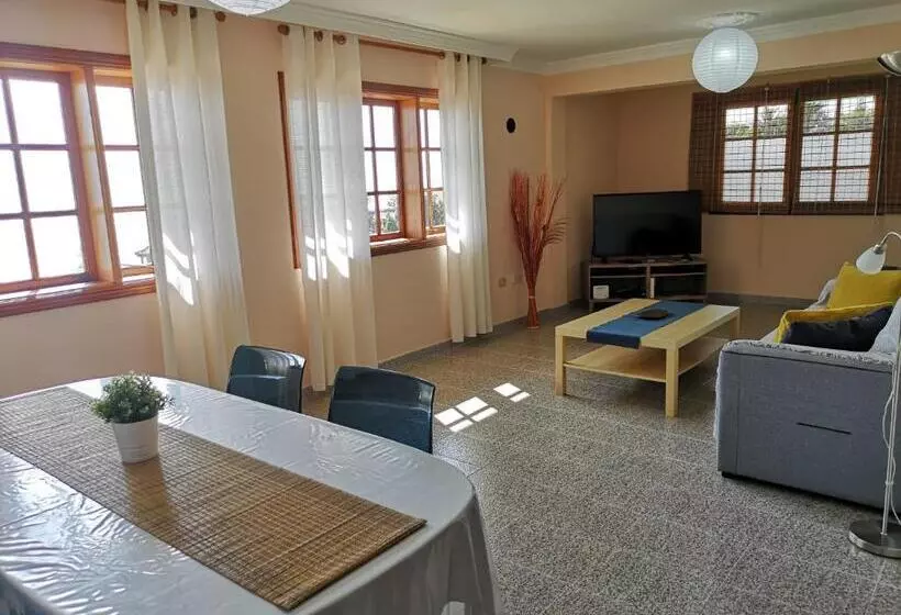 Sea And Mountain View Apartment