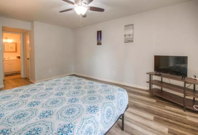 Spacious 3br, 2ba Condo Near Medcenter & Nrg