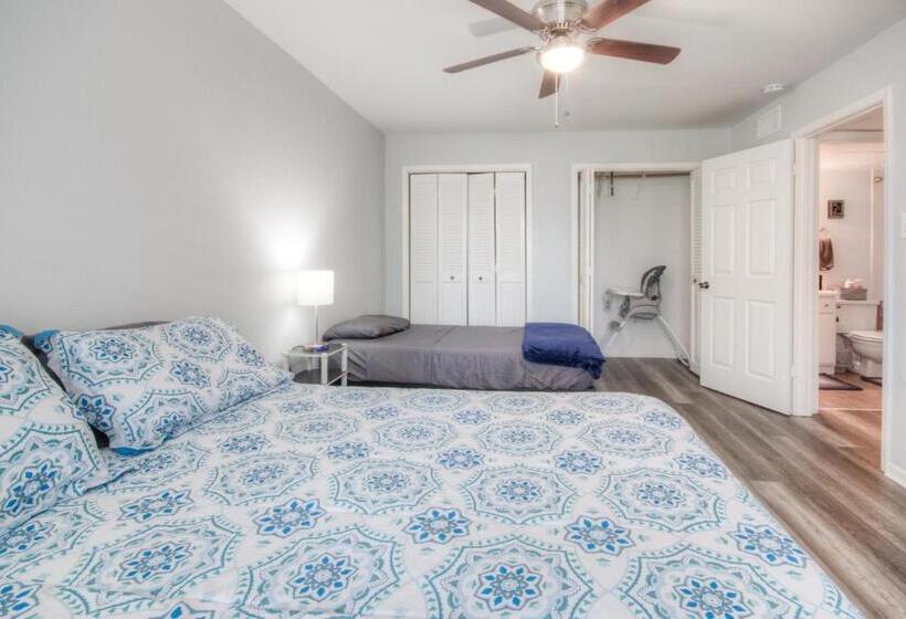 Spacious 3br, 2ba Condo Near Medcenter & Nrg