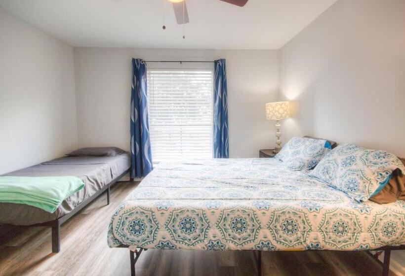 Spacious 3br, 2ba Condo Near Medcenter & Nrg